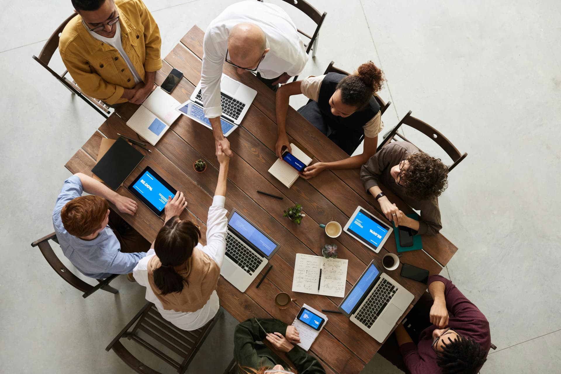 Austausch in einem professionellen Teammeeting